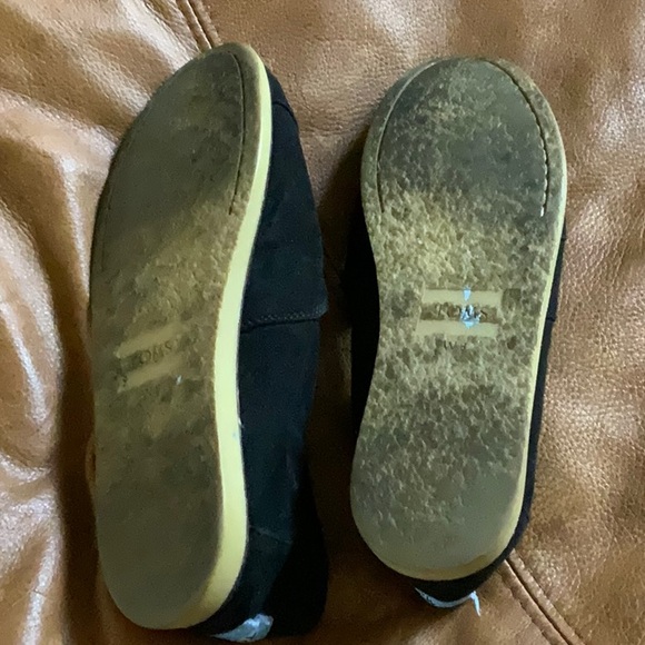 TOMS - Picture 2 of 5